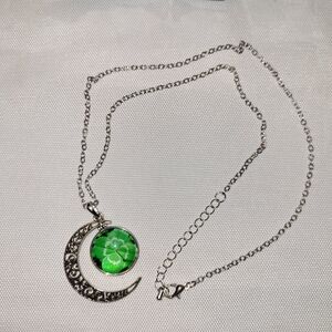 NWOT 925 Silver Crescent Moon with Four Leaf Clover Necklace